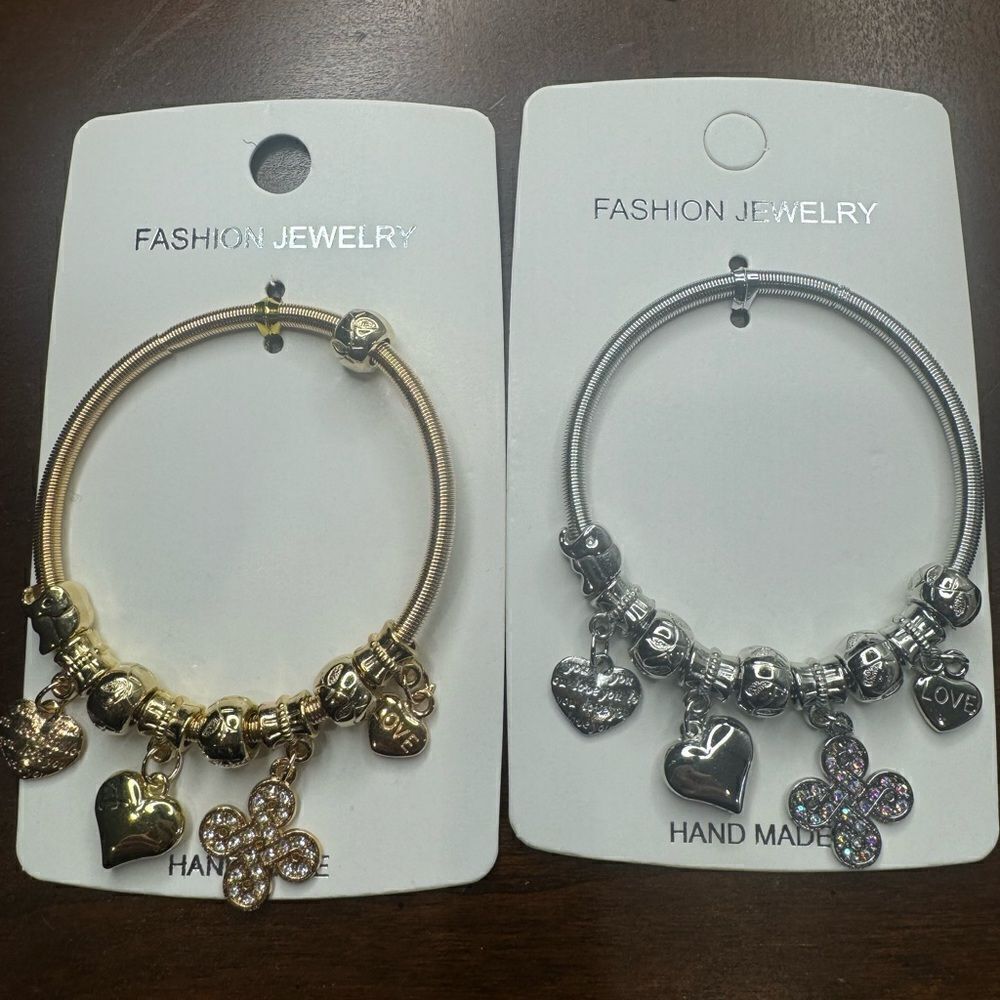 NWT Stretchy Gold or Silver Tone Heart Bracelet $10 Closet Minimum Purchase